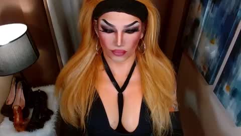 QUEEN MADISON  online show from 02/02/26, 03:49