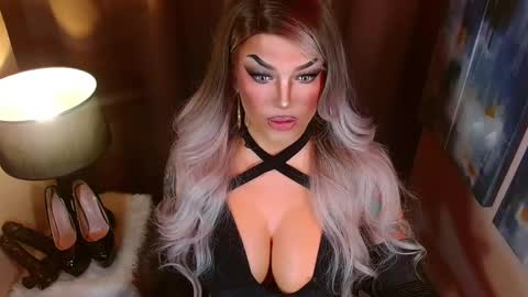 QUEEN MADISON  online show from 03/01/26, 07:05