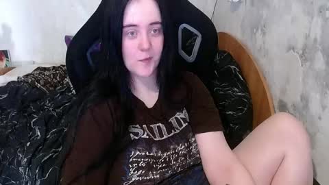 Snapshot of your_8a8y chatting on 05/24/26, 01:27 your_8a8y online show from 05/24/26, 01:27