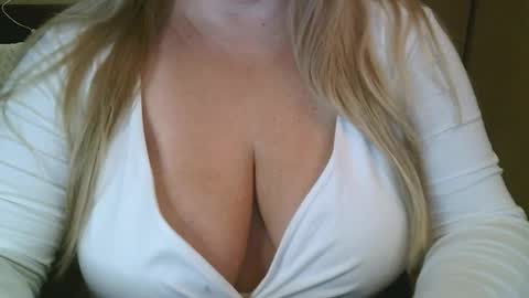 Snapshot of your__maria chatting on 02/10/26, 05:33 Maria Love online show from 02/10/26, 05:33