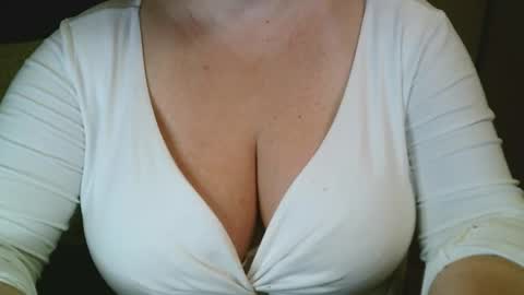 Snapshot of your__maria chatting on 03/22/26, 03:32 Maria Love online show from 03/22/26, 03:32