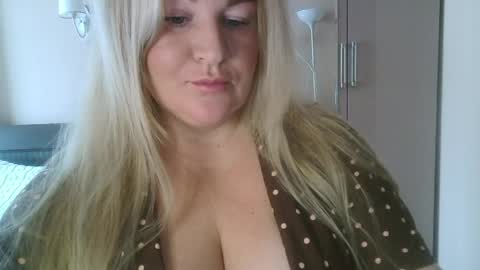 Snapshot of your__maria chatting on 03/31/26, 09:10 Maria Love online show from 03/31/26, 09:10