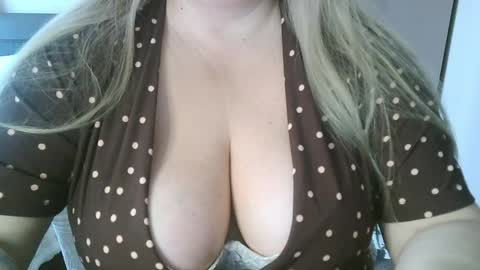 Snapshot of your__maria chatting on 05/17/26, 10:11 Maria Love online show from 05/17/26, 10:11