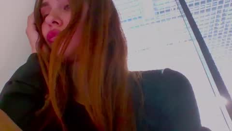 Snapshot of your_ameliaa chatting on 06/14/26, 12:51 Amelia online show from 06/14/26, 12:51