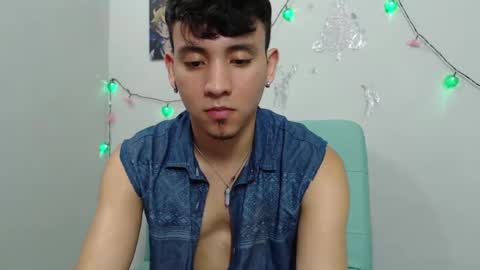 Snapshot of your_boy_hot chatting on 12/03/24, 04:25 your boy online show from 12/03/24, 04:25