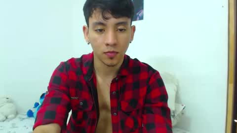 Snapshot of your_boy_hot chatting on 04/24/26, 01:02 your boy online show from 04/24/26, 01:02
