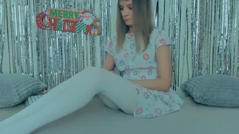 Lily online show from 12/26/24, 11:21