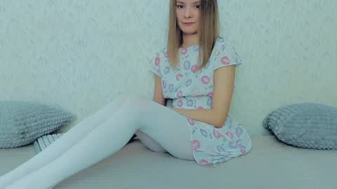 Lily online show from 01/10/25, 04:44