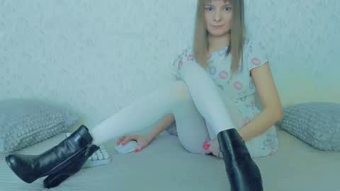 Lily online show from 02/09/25, 08:11