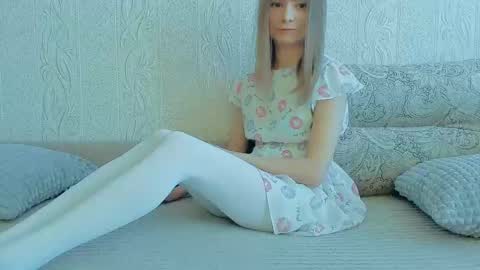 Lily online show from 03/10/25, 07:10