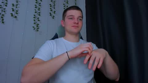 Snapshot of your_claddagh chatting on 12/16/25, 05:07 your_claddagh online show from 12/16/25, 05:07