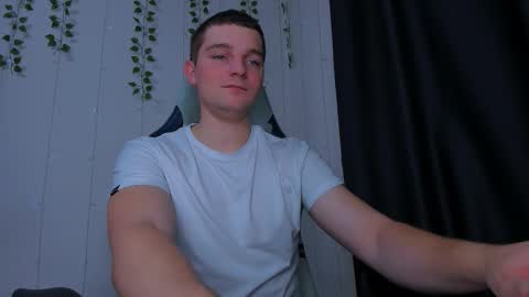 Snapshot of your_claddagh chatting on 12/18/25, 03:29 your_claddagh online show from 12/18/25, 03:29