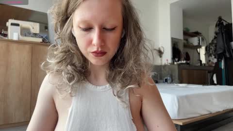 Snapshot of your_coraline_ chatting on 12/28/24, 08:37 your_coraline_ online show from 12/28/24, 08:37