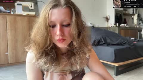 Snapshot of your_coraline_ chatting on 01/21/25, 09:35 your_coraline_ online show from 01/21/25, 09:35