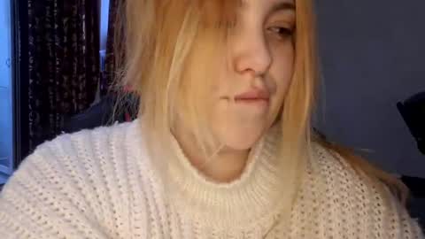 Snapshot of your_dream_04 chatting on 12/12/24, 10:13 Erica online show from 12/12/24, 10:13