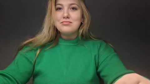 Snapshot of your_dream_04 chatting on 12/22/24, 08:05 Erica online show from 12/22/24, 08:05