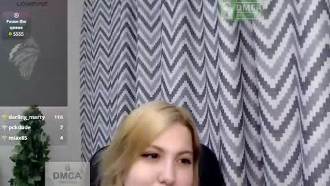 Snapshot of your_dream_04 chatting on 12/25/24, 01:09 Erica online show from 12/25/24, 01:09