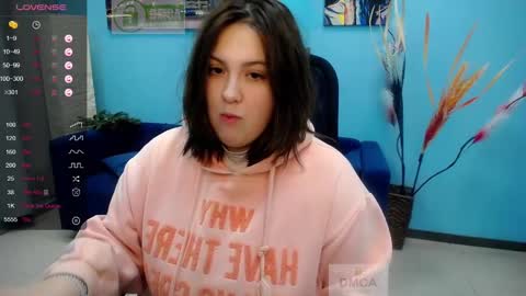 Snapshot of your_dream_04 chatting on 01/27/25, 11:00 Erica online show from 01/27/25, 11:00