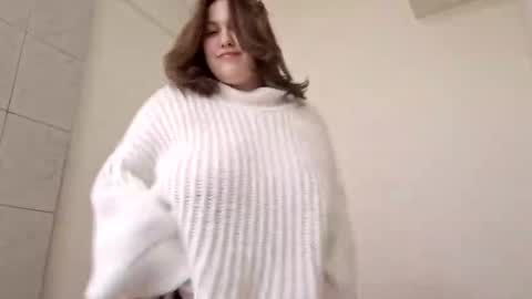 Snapshot of your_dream_04 chatting on 03/04/25, 01:17 Erica online show from 03/04/25, 01:17