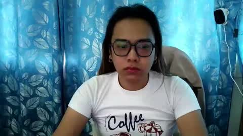 Snapshot of your_dreamgirlxxx69 chatting on 11/10/25, 05:28 your_dreamgirlxxx69 online show from 11/10/25, 05:28