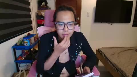 Snapshot of your_dreamgirlxxx69 chatting on 03/06/26, 02:35 your_dreamgirlxxx69 online show from 03/06/26, 02:35