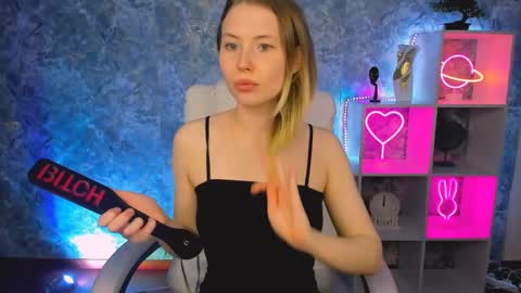 Snapshot of your_ella chatting on 03/12/26, 12:44 Ella online show from 03/12/26, 12:44