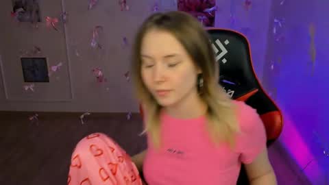 Snapshot of your_ella chatting on 04/13/26, 08:53 Ella online show from 04/13/26, 08:53