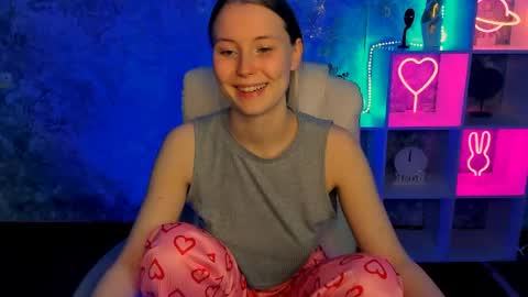 Snapshot of your_ella chatting on 04/27/26, 01:31 Ella online show from 04/27/26, 01:31