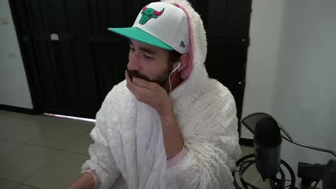 Snapshot of your_ice_cream chatting on 01/17/25, 12:10 Siebel. online show from 01/17/25, 12:10