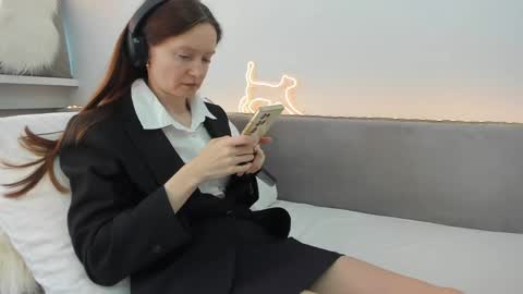 Snapshot of your_librarian chatting on 05/26/26, 12:56 Your Librarian online show from 05/26/26, 12:56