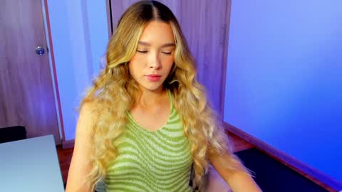 your_little_ online show from 12/04/24, 10:57