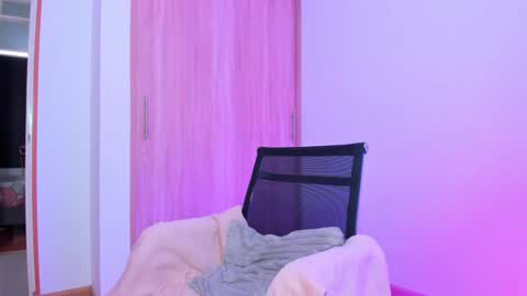 your_little_ online show from 01/08/25, 04:54