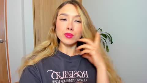 your_little_ online show from 01/22/25, 01:11