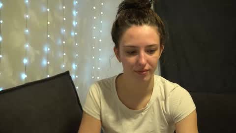Snapshot of your_little_flexible_girl chatting on 03/15/26, 08:48 Meri online show from 03/15/26, 08:48