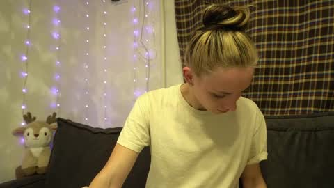Snapshot of your_little_flexible_girl chatting on 04/05/26, 08:17 Meri online show from 04/05/26, 08:17