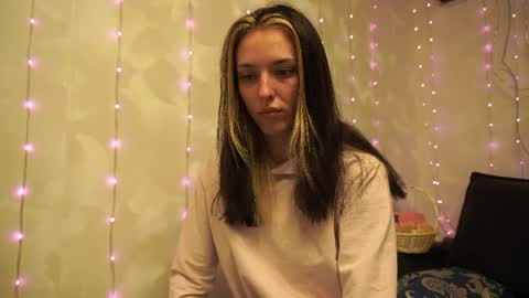 Snapshot of your_little_flexible_girl chatting on 04/07/26, 08:31 Meri online show from 04/07/26, 08:31