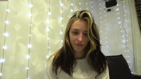 Snapshot of your_little_flexible_girl chatting on 04/14/26, 08:04 Meri online show from 04/14/26, 08:04