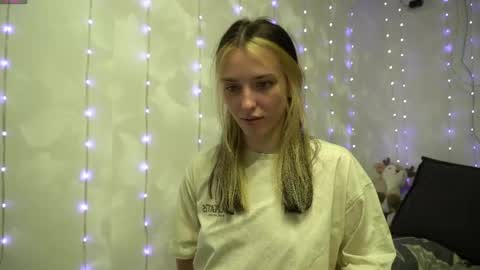 Snapshot of your_little_flexible_girl chatting on 04/23/26, 07:27 Meri online show from 04/23/26, 07:27