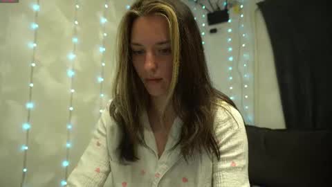 Snapshot of your_little_flexible_girl chatting on 05/17/26, 08:05 Meri online show from 05/17/26, 08:05