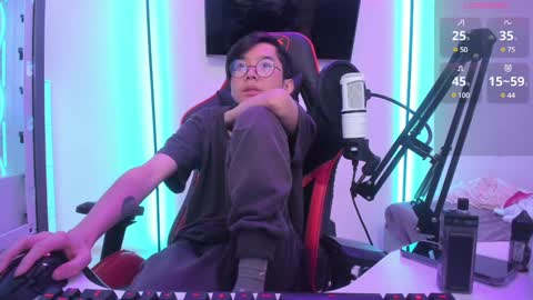 Snapshot of your_little_twink chatting on 12/02/24, 12:30 Han   online show from 12/02/24, 12:30