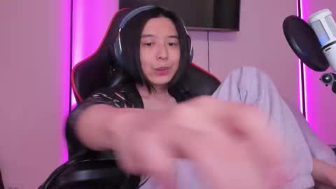 Snapshot of your_little_twink chatting on 09/20/25, 02:12 Han   online show from 09/20/25, 02:12