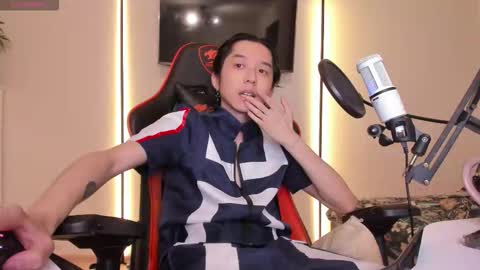 Snapshot of your_little_twink chatting on 12/02/25, 02:06 Han online show from 12/02/25, 02:06