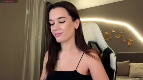 Jessica Loyd online show from 11/06/25, 02:45