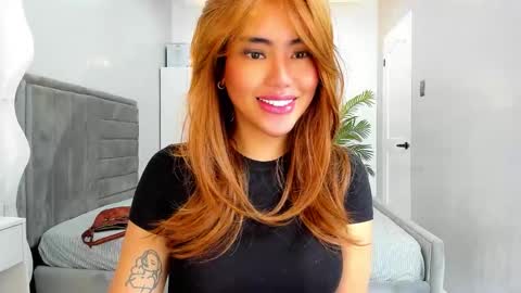 Snapshot of your_pov chatting on 12/14/25, 05:35 Lena online show from 12/14/25, 05:35