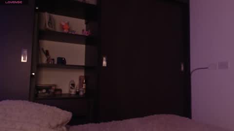 Snapshot of your_rosalie chatting on 09/21/25, 03:30 your_rosalie online show from 09/21/25, 03:30