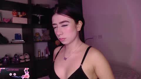 Snapshot of your_rosalie chatting on 10/08/25, 04:10 your_rosalie online show from 10/08/25, 04:10