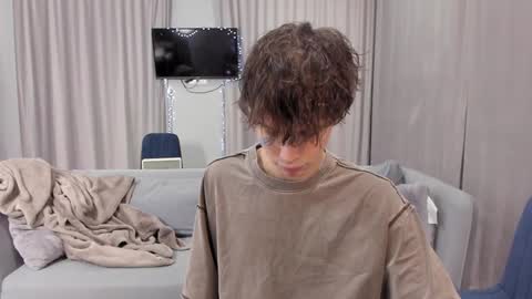 your_shy_guy online show from 01/10/25, 08:04