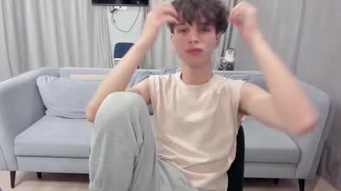 your_shy_guy online show from 02/13/25, 06:48