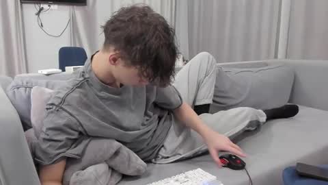 your_shy_guy online show from 02/19/25, 05:49