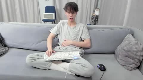 your_shy_guy online show from 02/25/25, 08:51